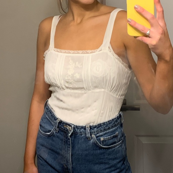 Vintage white tank top with lace detailing - Picture 3 of 5